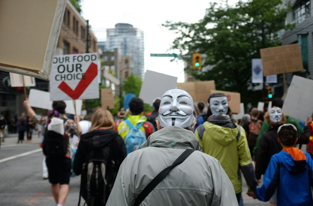 anonymous face in crowd
